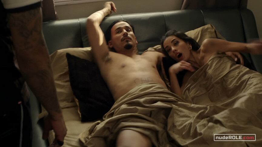 2. Giulia3 sexy – Get Shorty s03e05 (2019)