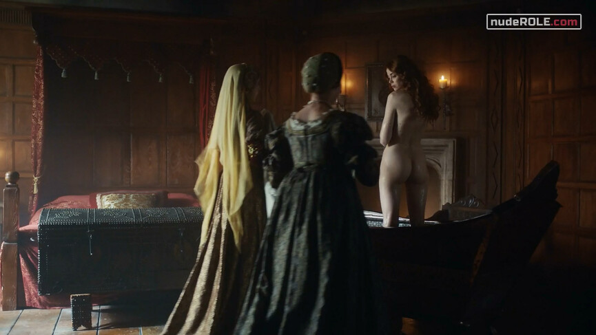 1. Catherine of Aragon nude – The Spanish Princess s01e08 (2019)