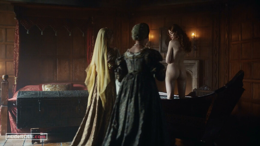 1. Catherine of Aragon nude – The Spanish Princess s01e08 (2019)