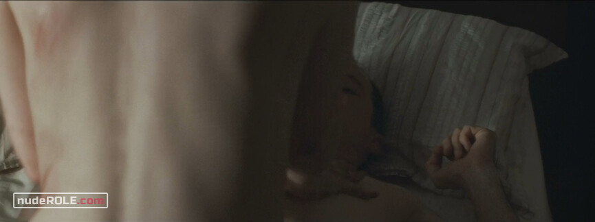 6. Ellen nude – Foxes (2012)