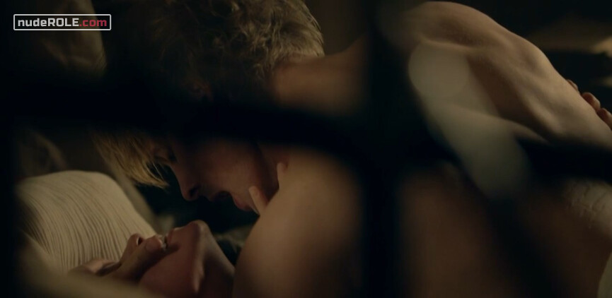 3. Simonetta Vespucci sexy – Medici: Masters of Florence s02e05 (2018)