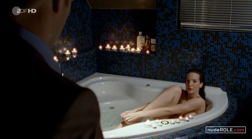 4. Anja Dieckhaus nude – Marie Brand und die Dame im Spiel (2001)