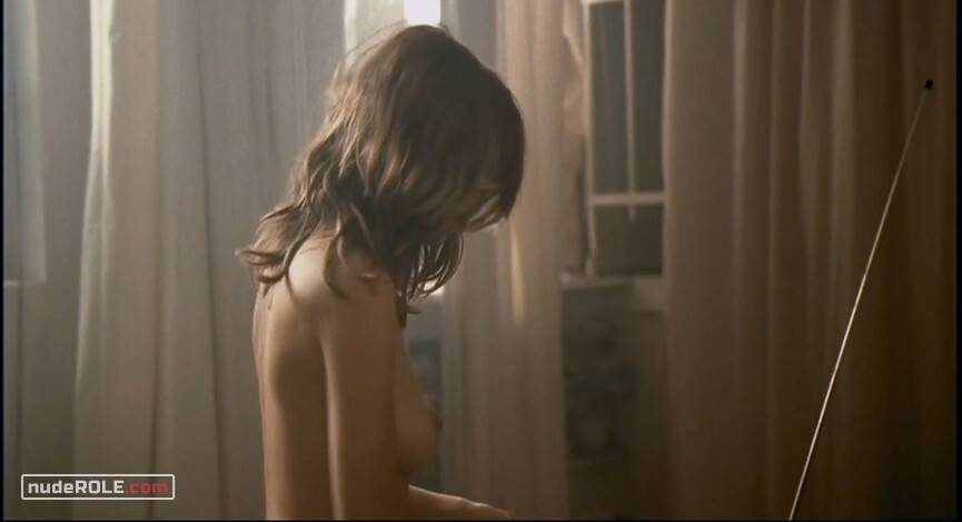 5. Jessica nude – Barefoot (2005)