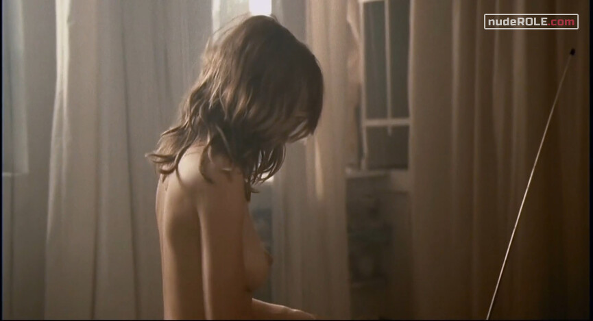 5. Jessica nude – Barefoot (2005)