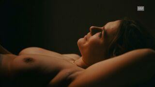 Eveline Wyler nude – Nr. 47 s01e01 (2018)