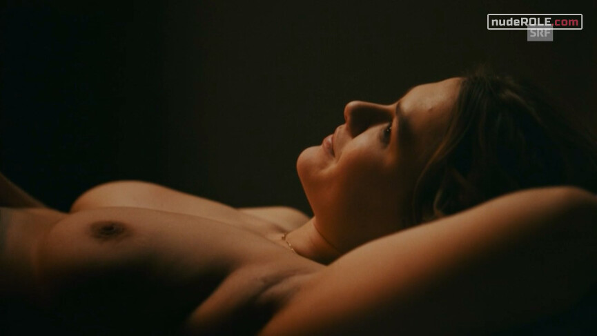 1. Eveline Wyler nude – Nr. 47 s01e01 (2018)
