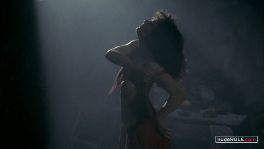 1. Gnà Fina nude – La lupa (1996)