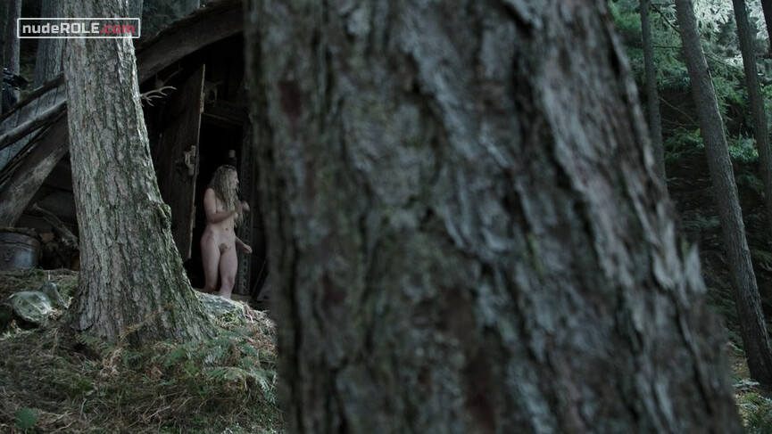 2. Helga nude – Vikings s01e05 (2013)