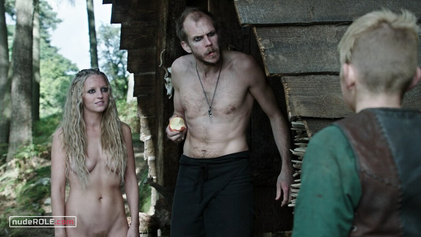 6. Helga nude – Vikings s01e05 (2013)
