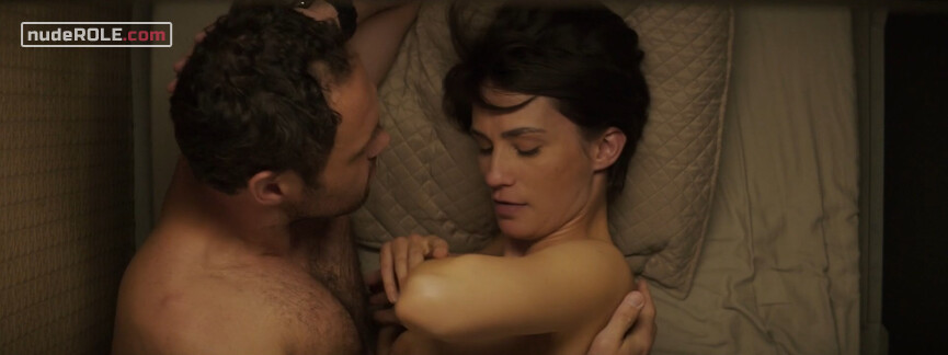 4. Jeanne Renoir nude – Missions s01e01 (2017)