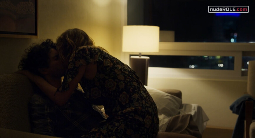 6. Abril sexy – April's Daughter (2017)