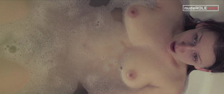 1. Pige 1 nude – Pige under vand (2012)