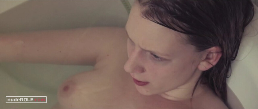 2. Pige 1 nude – Pige under vand (2012)