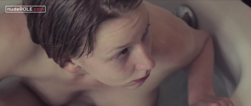 4. Pige 1 nude – Pige under vand (2012)