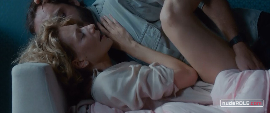 1. Anna nude – 53 Wars (2018)