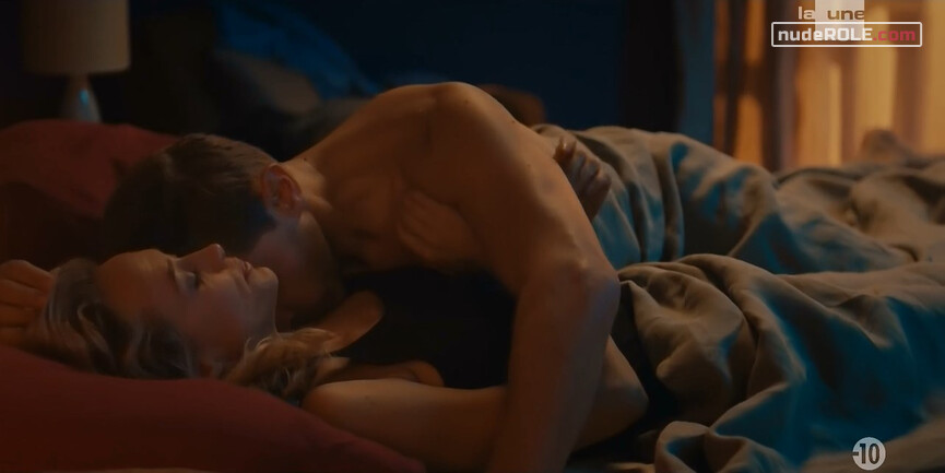 3. Helene Bach sexy – Balthazar s01e06 (2018)