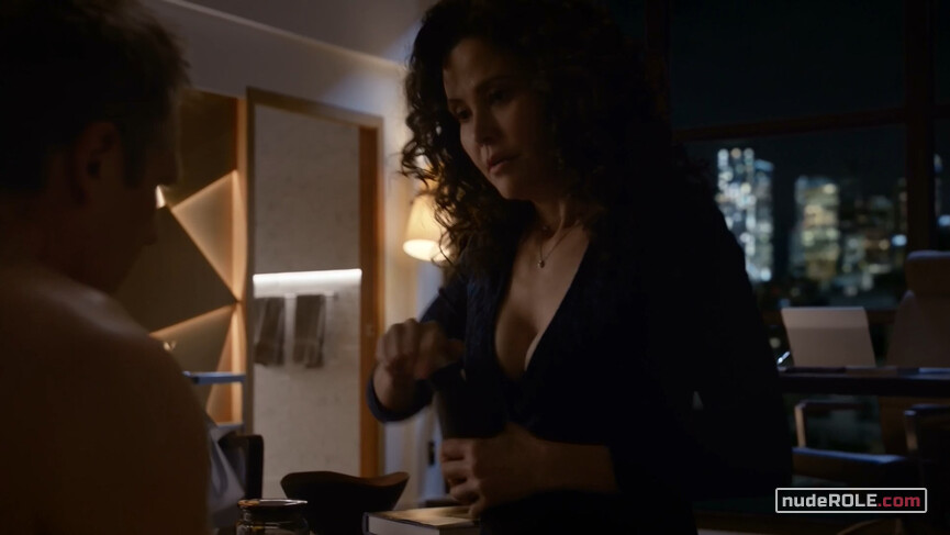 5. Carolyn Kelly sexy – Bull s03e13 (2018)