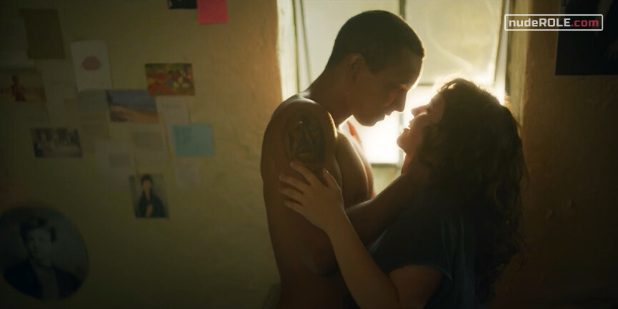 6. Ana Stern sexy – Osmosis s01e04-05 (2019)