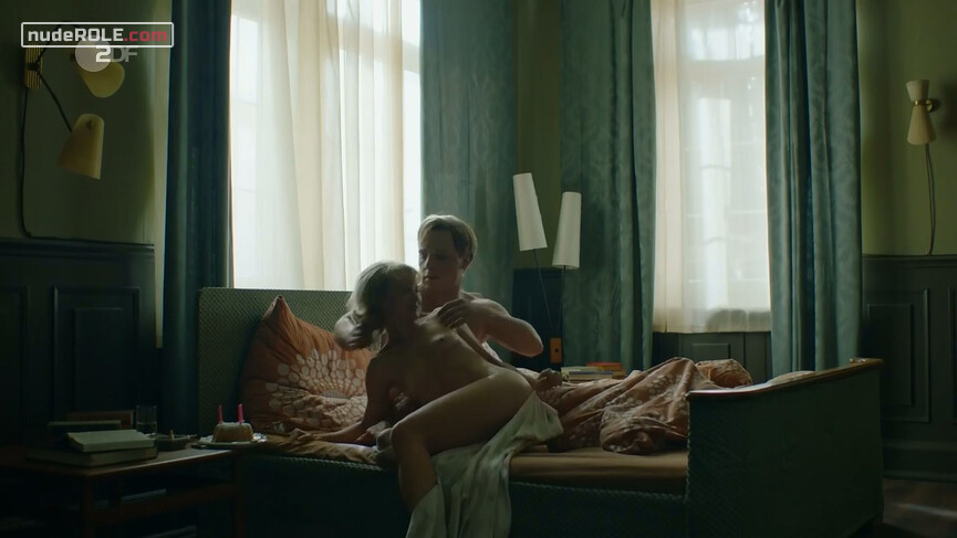 1. Marianne Schlewitz nude – Bella Germania s01e01 (2019)