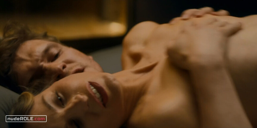 6. Sophie nude – MotherFatherSon s01e01 (2019)