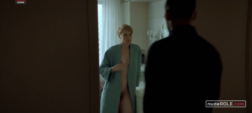 1. Anna Berg Hansen nude – Follow the Money s03e04 (2019)