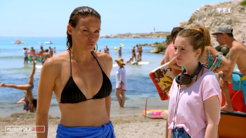 8. Amandine sexy – Camping paradis s10e04 (2018)