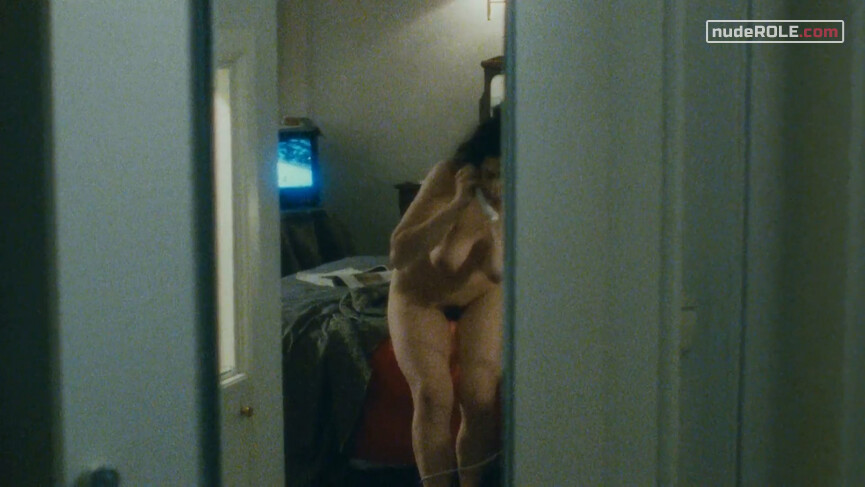 2. American Woman nude – Irma Vep (1996)
