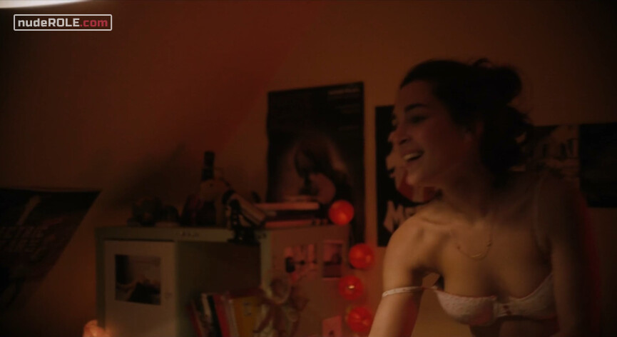 1. Marianne sexy – Marianne (2016)