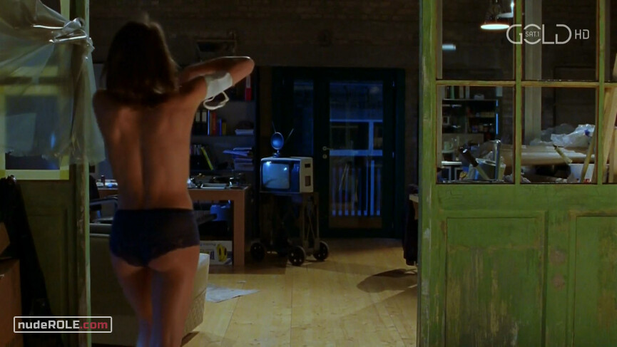 4. Niki Herzog nude – Inspector Rex s08e01 (2002)