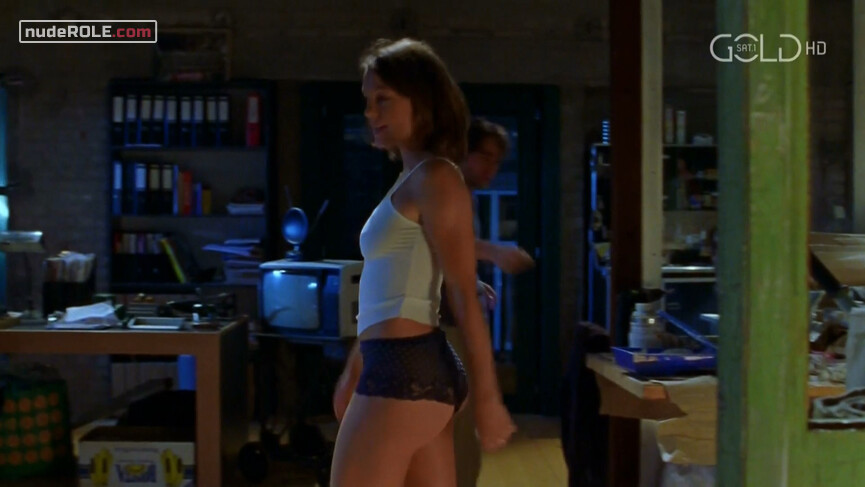 6. Niki Herzog nude – Inspector Rex s08e01 (2002)