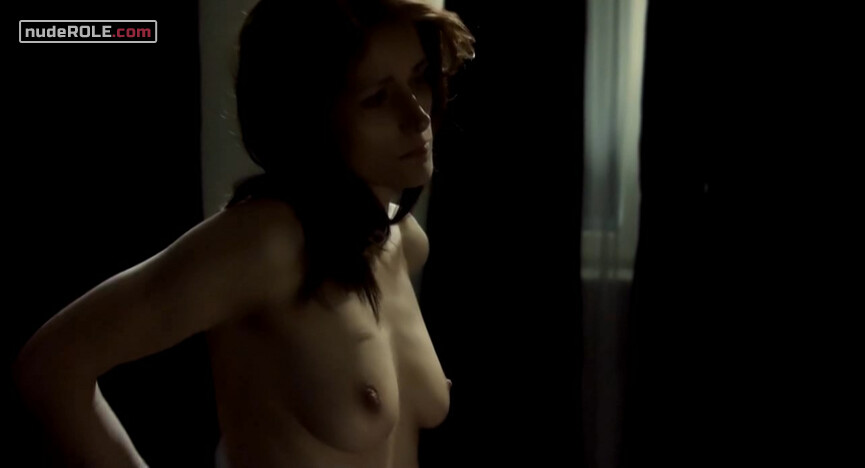4. Sarah Valadine nude – Xanadu s01e01 (2011)