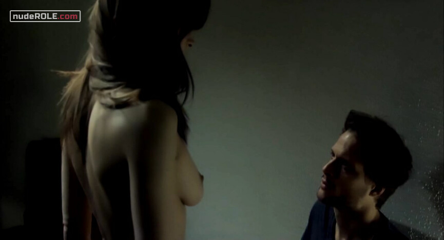 6. Sarah Valadine nude – Xanadu s01e01 (2011)