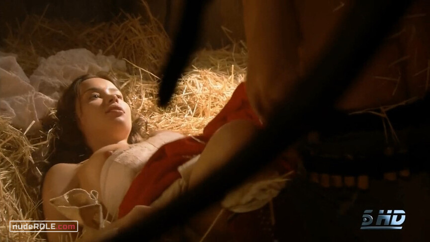 4. Nieves Lobo nude – Tierra de lobos s01-s03 (2010-2014)