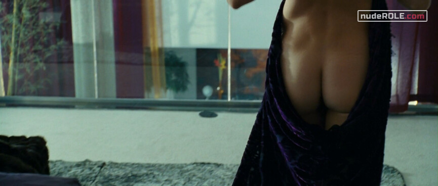 1. Lola nude – Transporter 2 (2005)