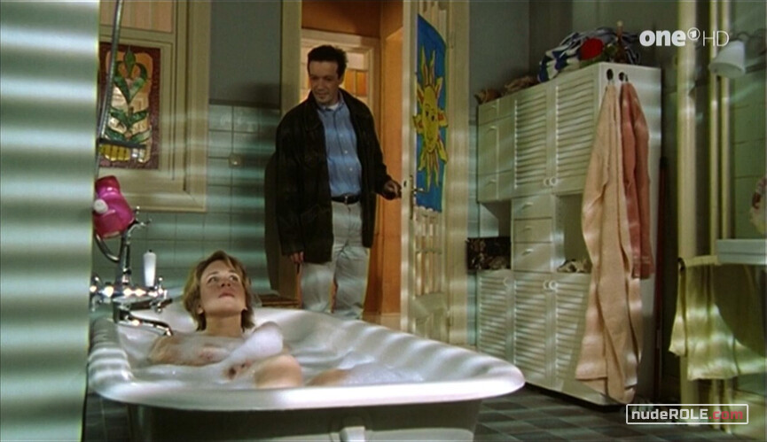 3. Eva Janssen nude – Drei mit Herz s01e07 (1999)
