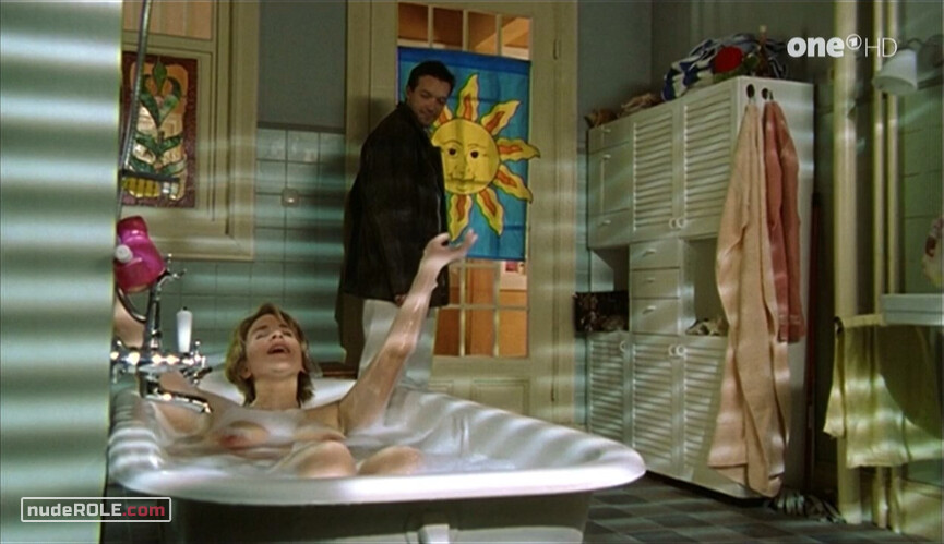 4. Eva Janssen nude – Drei mit Herz s01e07 (1999)