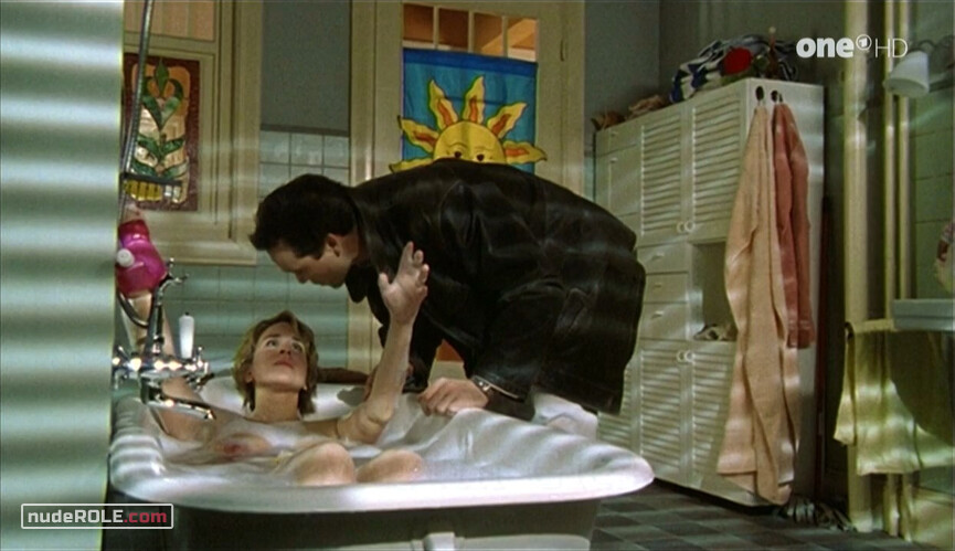 5. Eva Janssen nude – Drei mit Herz s01e07 (1999)