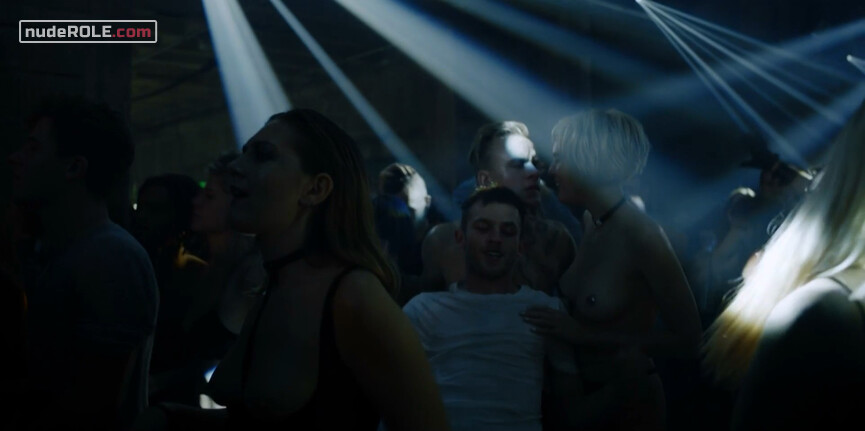 2. Pierced Girl nude – Beat s01e01 (2018)