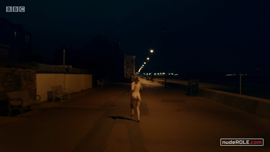 3. Rayna nude – Clique s02e01-02 (2018)