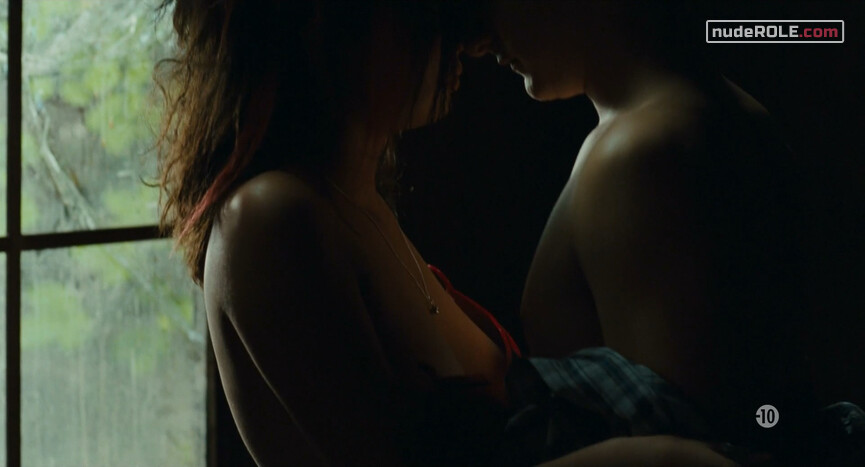 2. Audrey Bastien, Laetitia nude – Lights Out (2010)