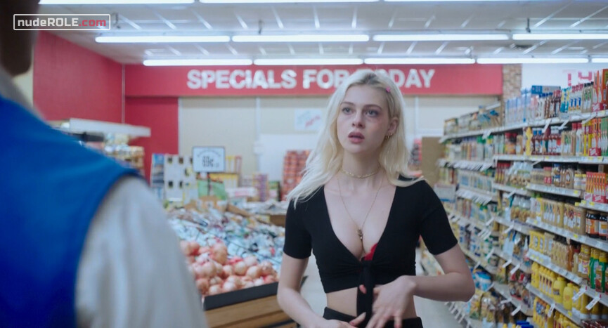 11. Nicola Peltz, Callie Mercer sexy – Back Roads (2018)