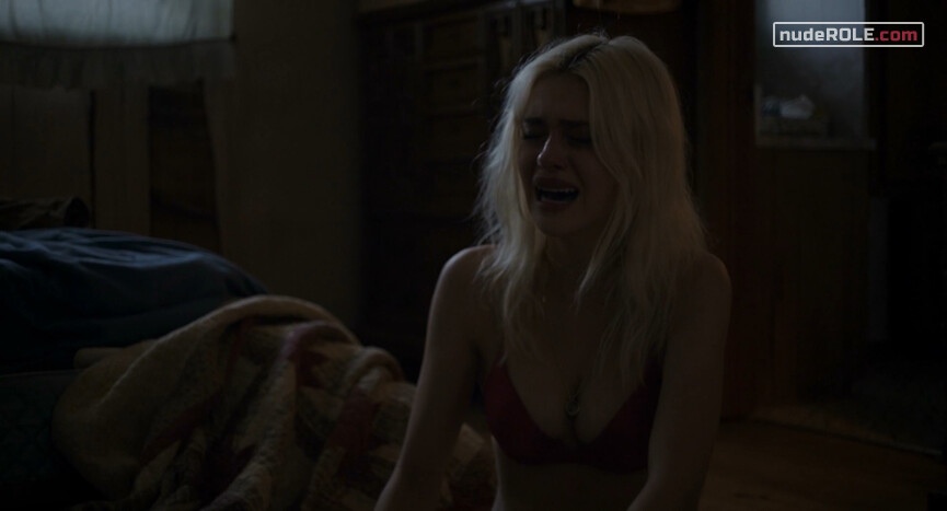 12. Nicola Peltz, Callie Mercer sexy – Back Roads (2018)