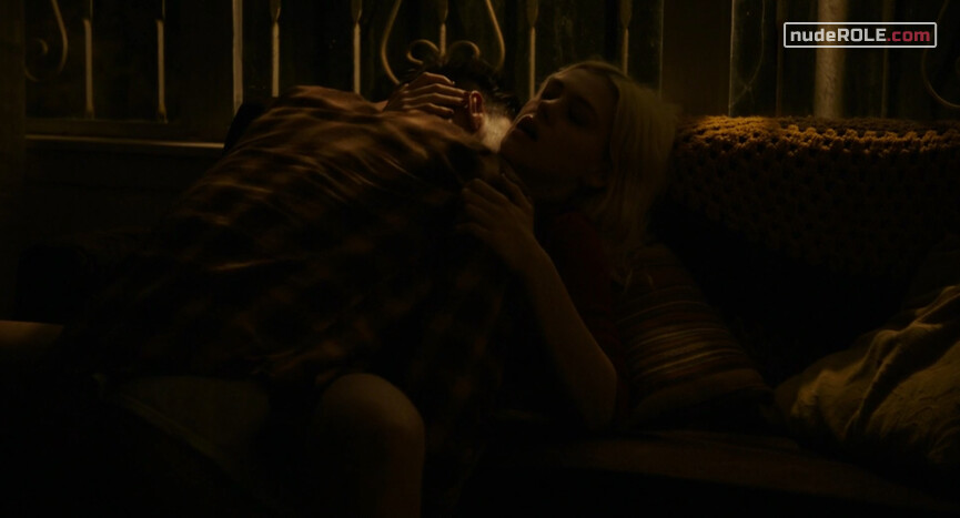 4. Nicola Peltz, Callie Mercer sexy – Back Roads (2018)