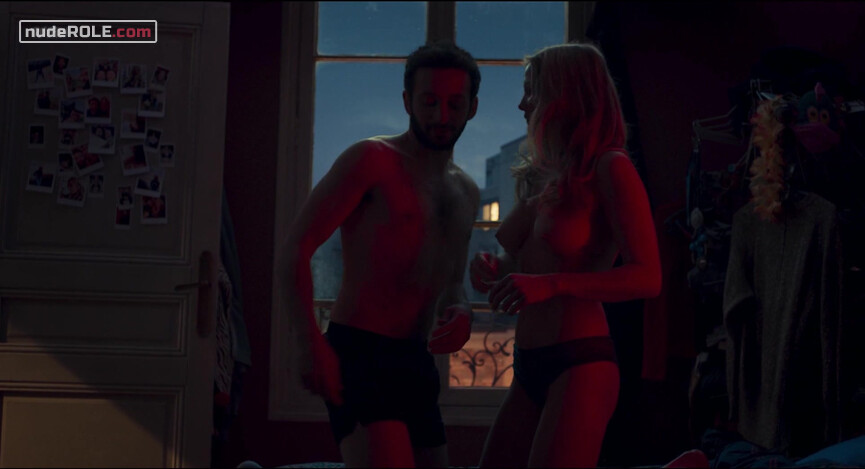 8. Néféli nude, Julie nude – (Girl)Friend (2018)