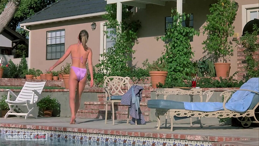 4. Young Lover nude, Natalie sexy – Neon Maniacs (1986)