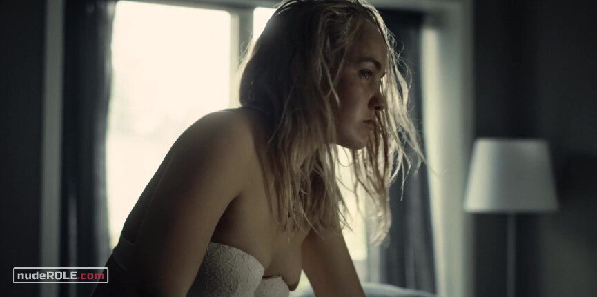 9. Simone Anderson sexy, Beatrice nude, Lea nude – The Rain s01e05 (2018)