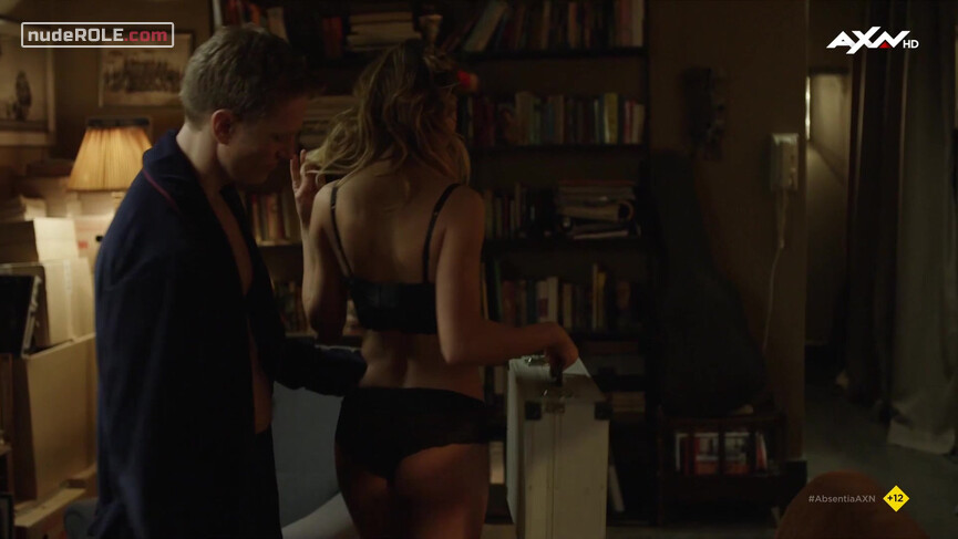 3. Violet sexy – Absentia s01e04 (2017)