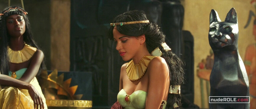 2. Guimieukis sexy – Asterix & Obelix: Mission Cleopatra (2002)