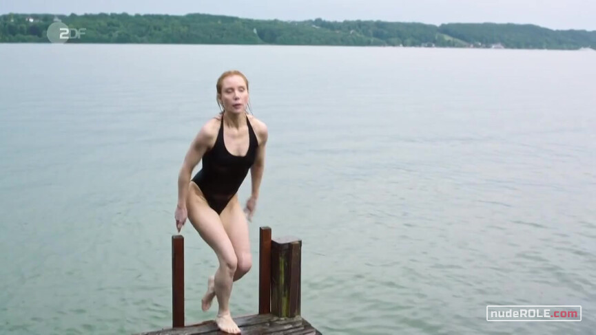 1. Nora Schubert nude – Der Alte s42e02 (2018)