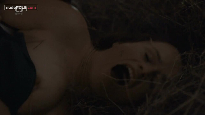 1. Anna Schulzova nude – Rapl s01e03 (2016)
